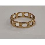 Ladies 18ct gold fancy design ring. Size N 2.3G