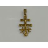 18ct gold caravaca double pendant. 2.5g