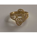Ladies 18ct gold patterned ring. 1.9g size N1/2
