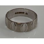 Ladies 18ct white gold wedding band. Size P 4.8g