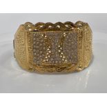 Beautiful ladies 18ct gold and white stone fancy patterned bangle. 15g