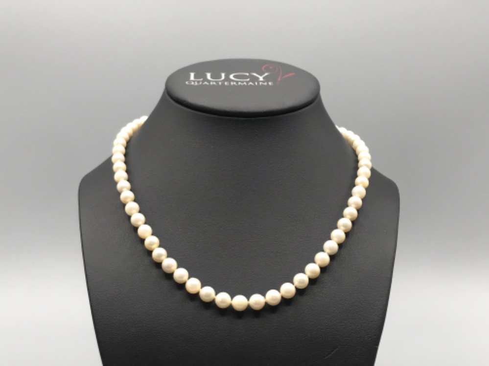 A string of cultured pearls with 9ct yellow old catch