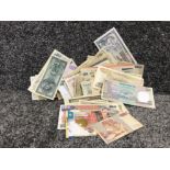 Over 100 miscellaneous banknotes from around the world mixed circulates grates