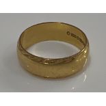 Ladies 18ct gold wedding band ring. Size N 4.6g