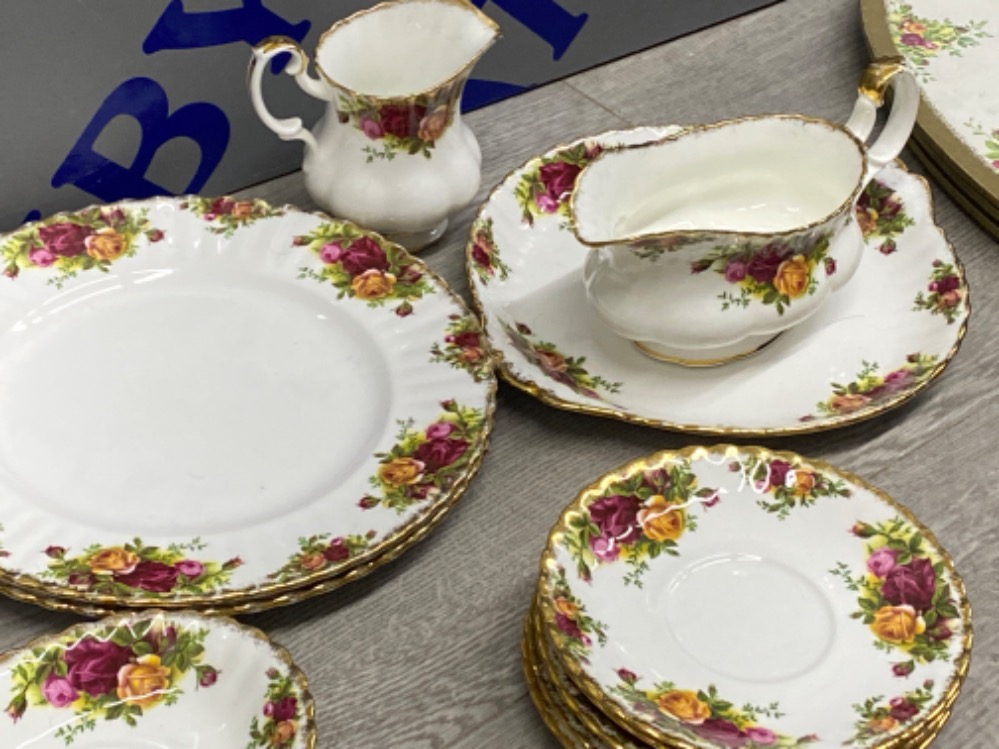 14 peices of mixed old country rose Royal Albert including tea plates, gravey dish - Bild 2 aus 3