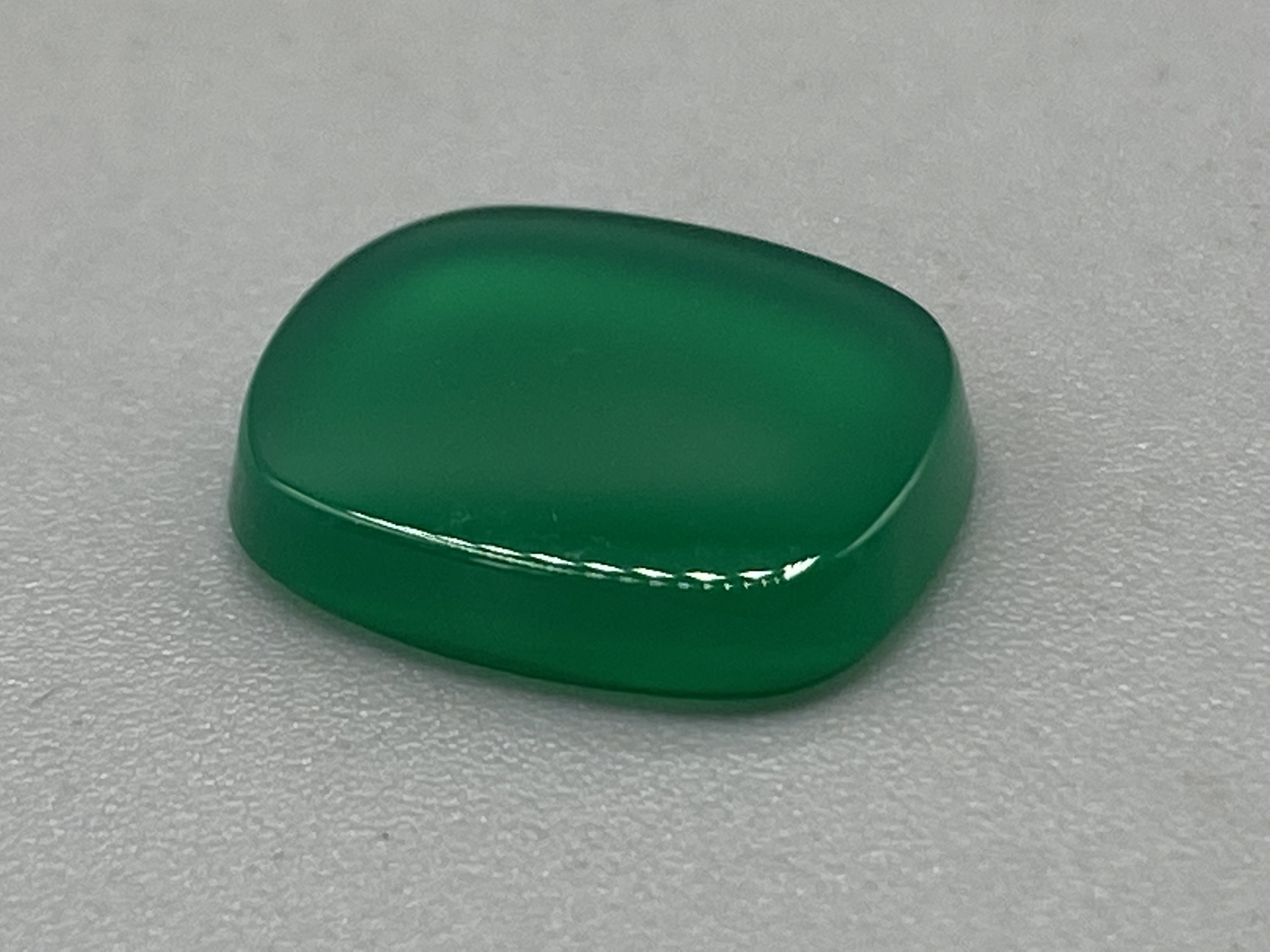 28 x Green stone slice gemstones 10mm x 12mm - Image 3 of 3