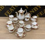 24 pieces of Royal Albert old country roses