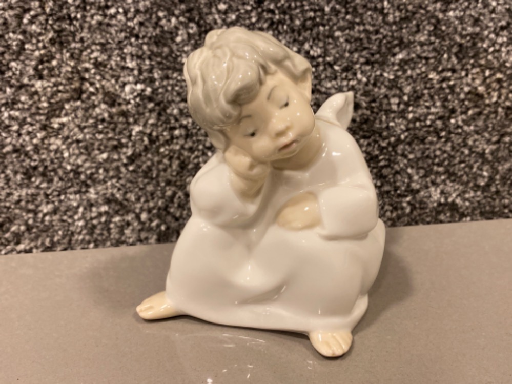 Lladro 4539 Angel Thinking in good condition