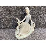 Lladro 4660 ‘Girl sitting with dove’ in good condition