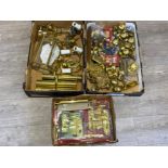 3 boxes of miscellaneous brass door knobs & light fittings