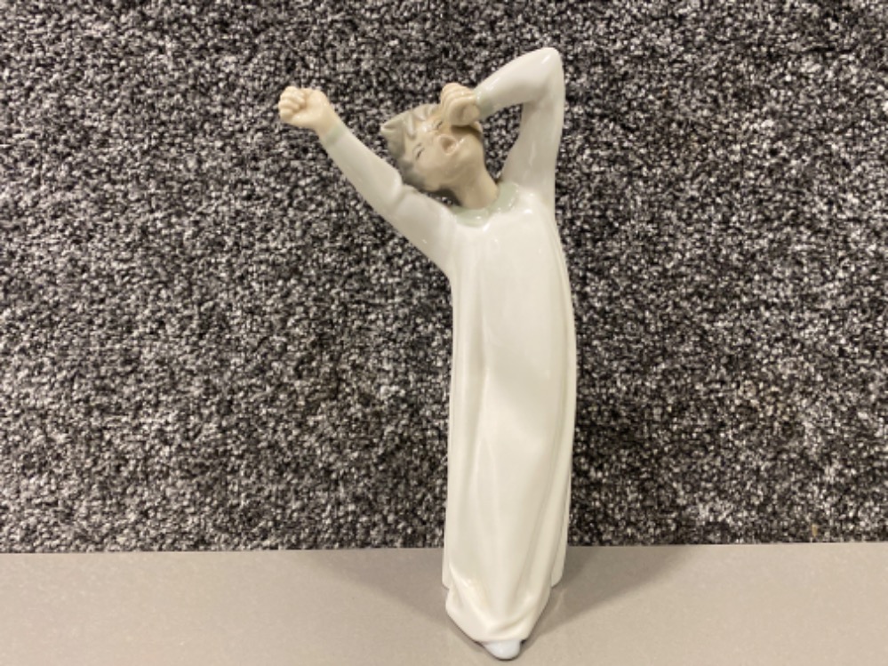 Lladro 4870 awakening in good condition