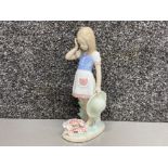 Lladro figure 1285 Dropping the Flowers