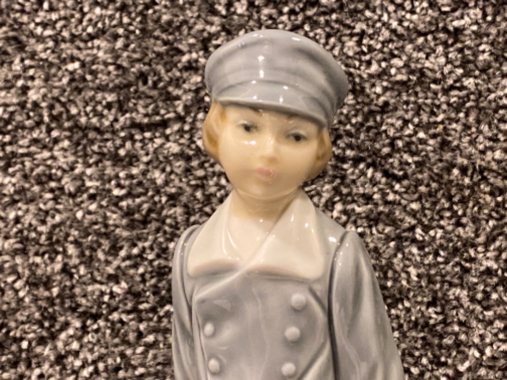 Lladro 4811 Dutch boy with pails in good condition - Image 2 of 3