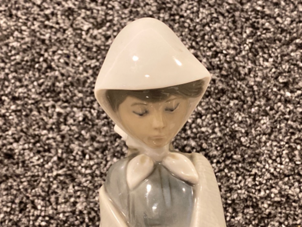 Lladro 5081 pottery girl in good condition - Image 2 of 4