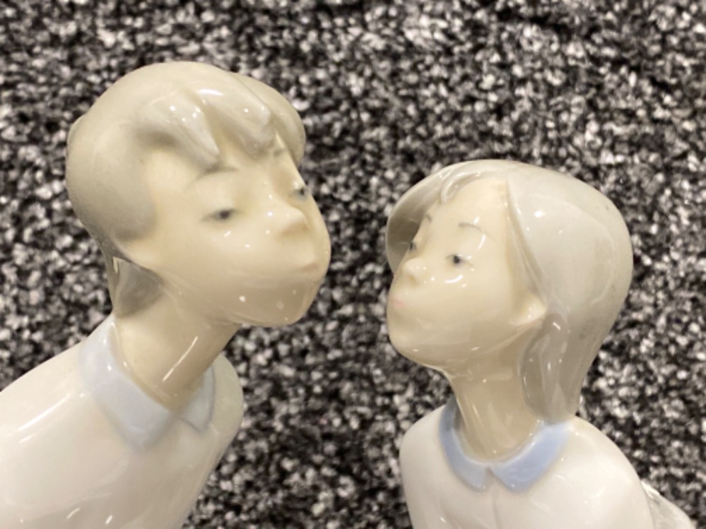 Lladro 4873 & 4869 boy and girl kissing both in good condition - Image 2 of 3