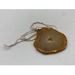 Silver necklet with agate slice pendant, 56cm length