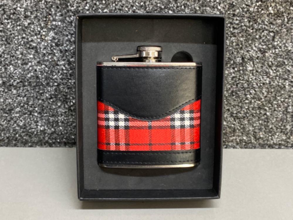 Boxed 6oz stainless steel hip flask (as new)