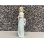 Lladro figure 5487 Ingenue woman