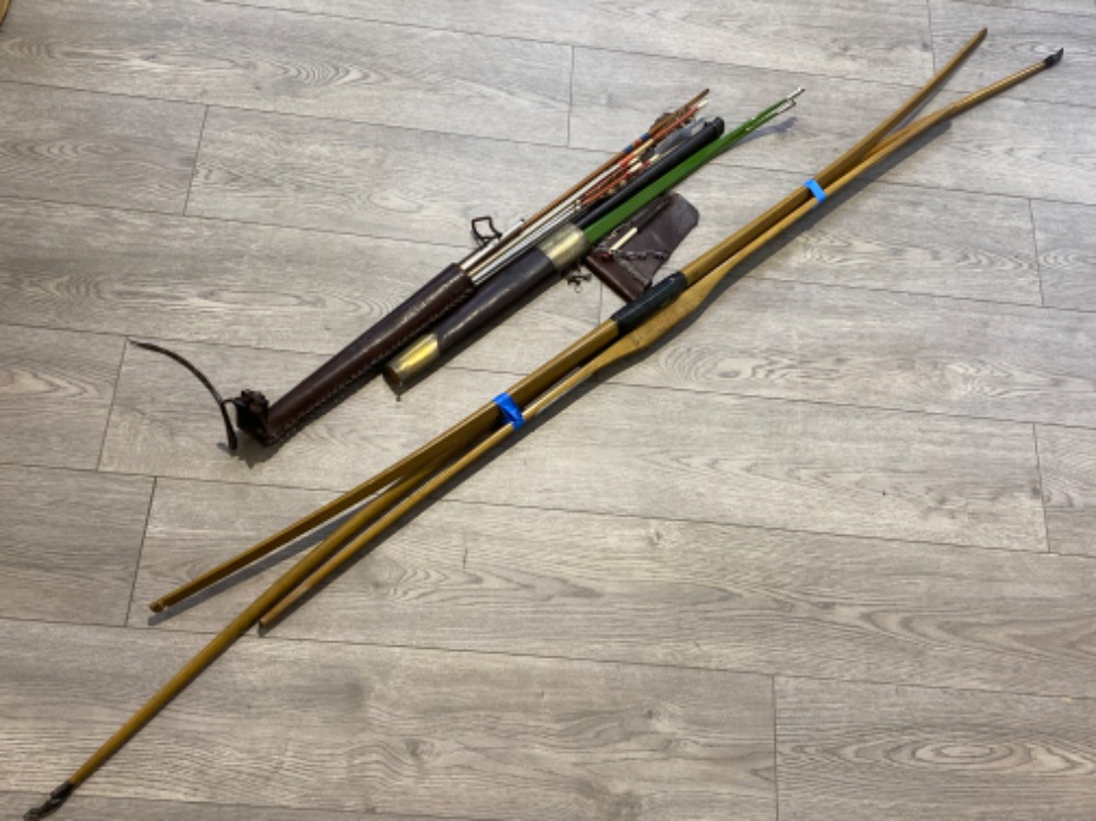 Job lot of archery equipment includes bows & arrow sets