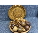 Large circular shaped wooden plaque & fruit bowl containing a large quantity of hand carved fruit