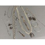 Tray lot of miscellaneous silver items - including necklaces, bracelets, earrings etc, 47.1g