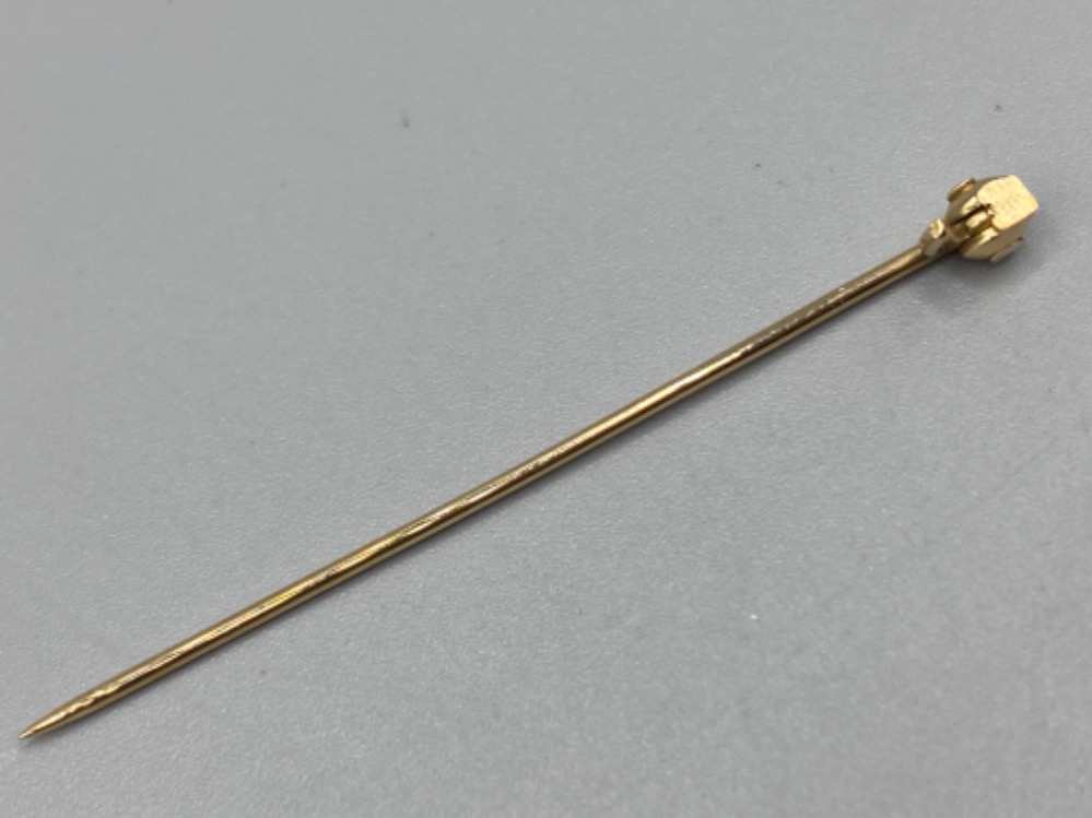 9ct yellow gold pin, 0.6g