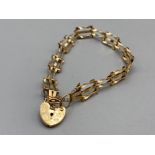 9ct gold child's gate bracelet with padlock, 2.6g