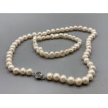 Freshwater pearl necklet and bracelet