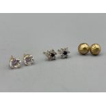 3 pairs of 9ct gold stud earrings, 2.6g