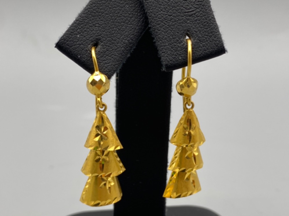 18ct yellow gold drop earrings, 2.4g