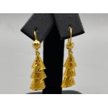 18ct yellow gold drop earrings, 2.4g