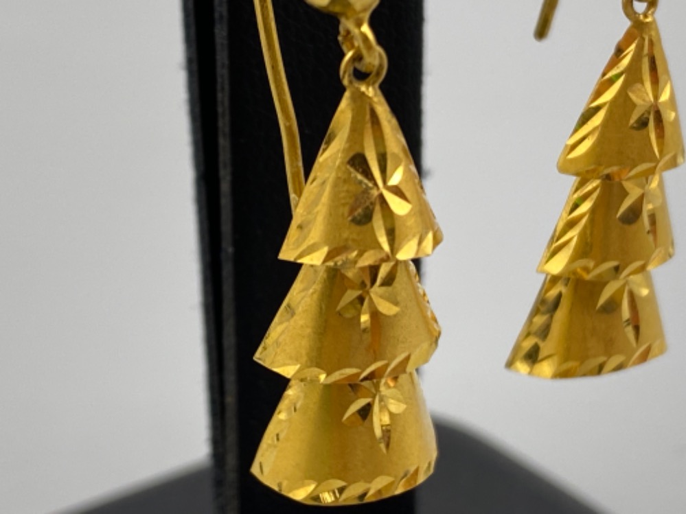 18ct yellow gold drop earrings, 2.4g - Image 2 of 2