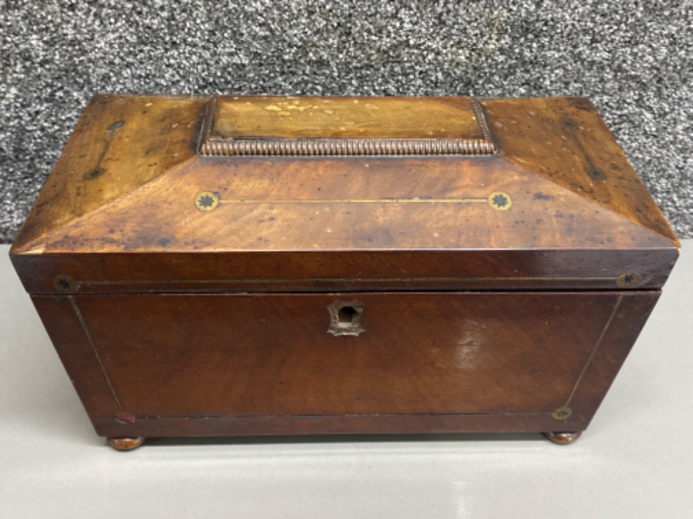 Georgian Mahogany ‘Sarcophagus’ tea caddy - Brass inset and bun feet - Image 2 of 3