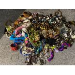 Lot containing various lady's costume jewellery