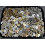 Tray containing hundreds of miscellaneous coinage from around the world