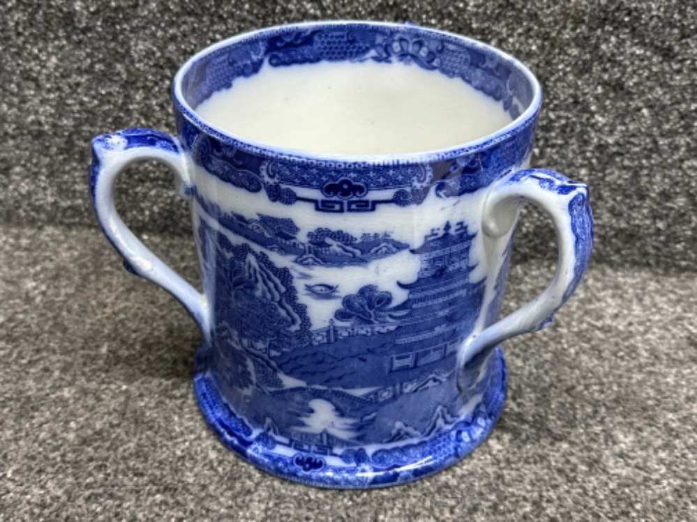 Large blue and white willow patterned Maling triple handled cup - H18.5cm - Image 2 of 3