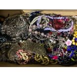 Box lot containing mixed costume jewellery