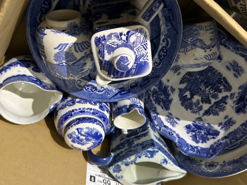 Large quantity of Ringtons ware, including jugs, lidded pots & plates etc - Bild 2 aus 3