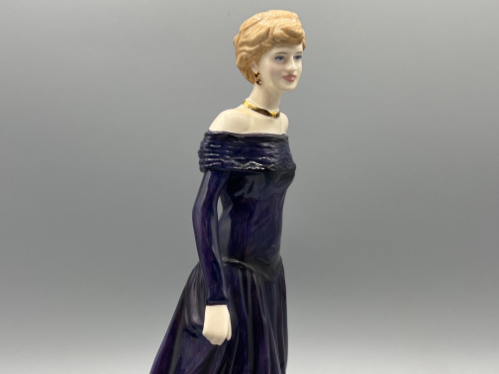 Royal Doulton to the commemorative life of Diana princess of Wales figurine, in good condition - Image 2 of 3
