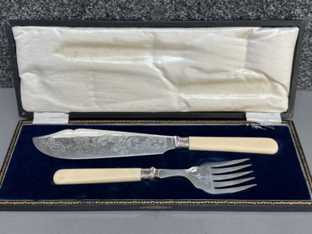 Late Victorian 2 piece carving set, both with hallmarked Sheffield silver rims - dated 1905 &