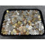 Tray containing hundreds of miscellaneous coinage from around the world