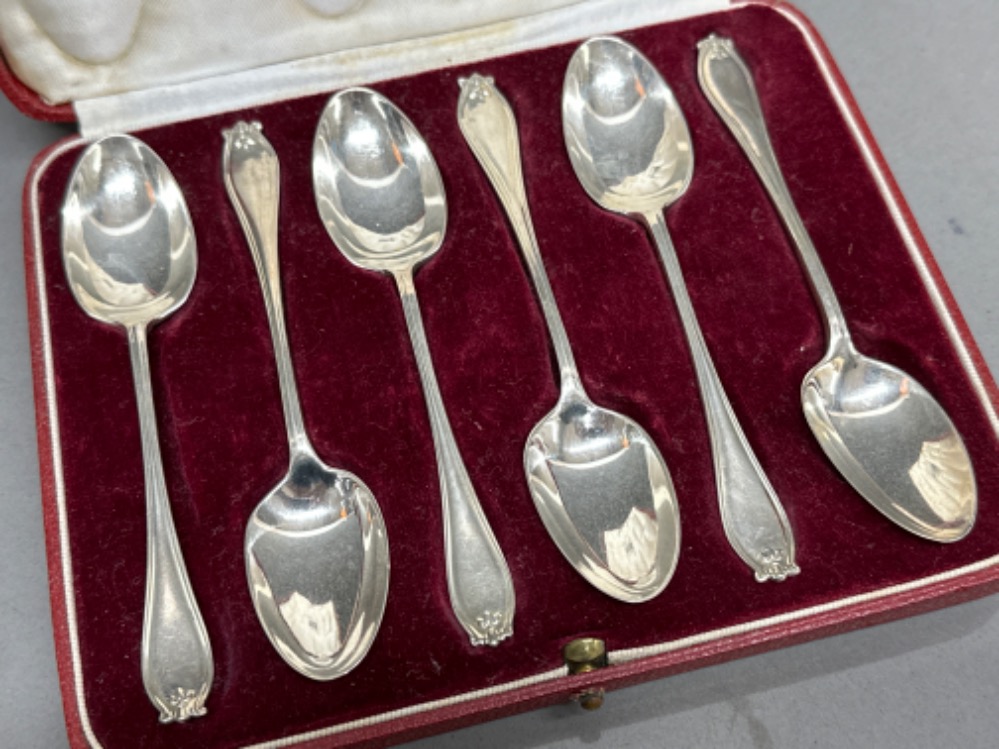Hallmarked London silver 1939 six piece spoon set with original case, 91.6g - Bild 2 aus 3