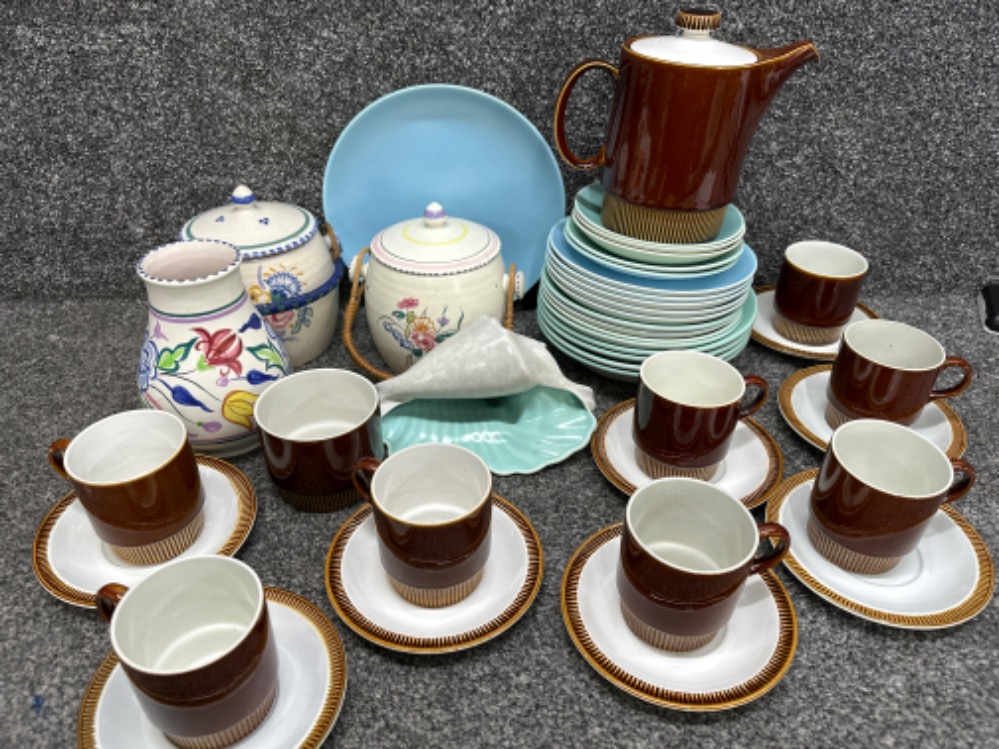 Box lot containing miscellaneous pieces of vintage Poole ware including plates, brown tea set,