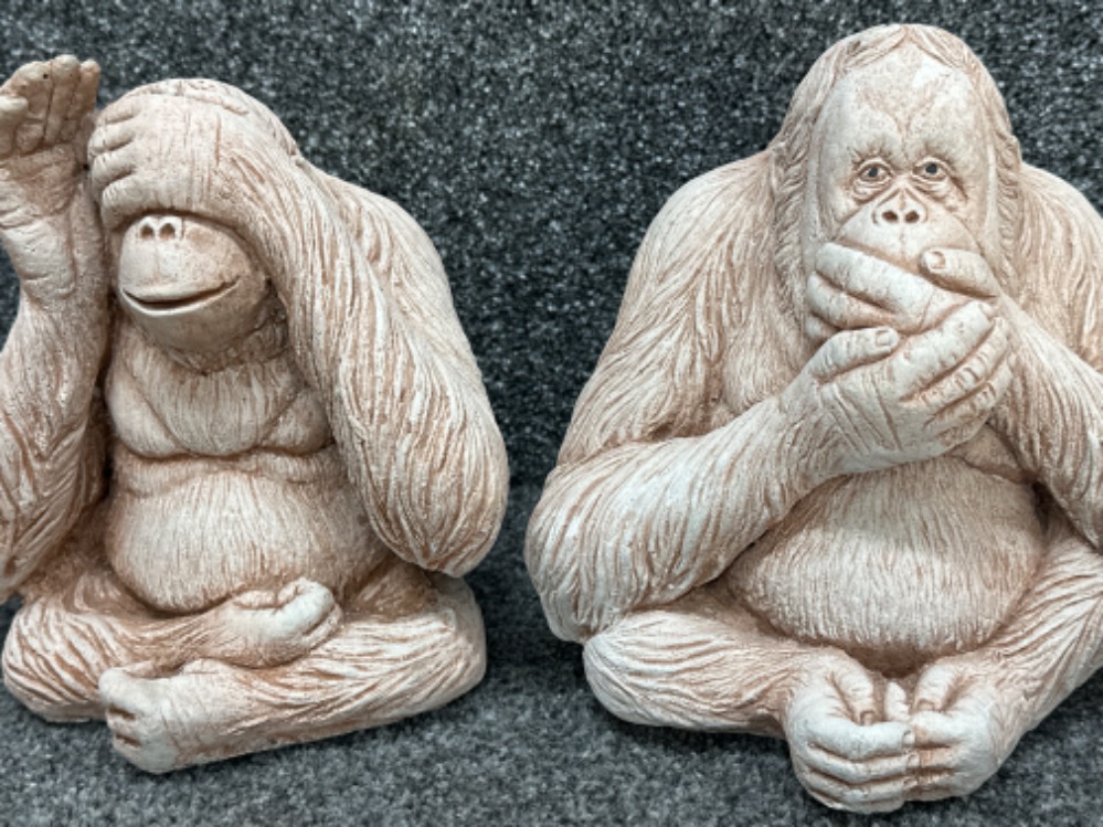 Set of 3 wise monkeys stone garden ornaments (Orangutans) see, hear & speak no evil - H22cm - Image 3 of 3