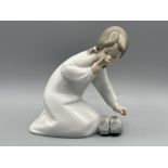 Lladro 4523 ‘Girl the slippers’ in good condition
