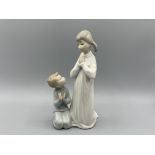 Lladro 4779 ‘Teaching to Pray’ in good condition