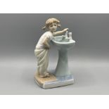 Lladro 4838 ‘Clean-up time’ in good condition