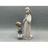Lladro 4779 ‘Teaching to pray’ in good condition