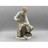Lladro 4863 ‘The cobbler’ in good condition