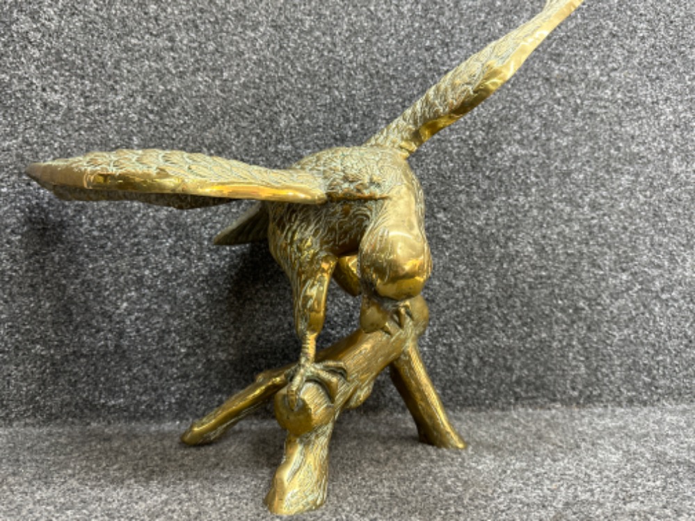 20th Century Very large & heavy solid brass golden eagle on branch ornament - Height 51cm x Width